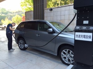 PHEV、充電中。